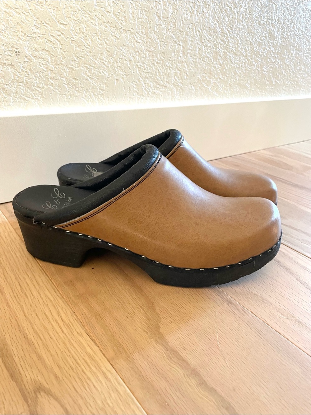 C & C Sweden Caramel Brown Leather Clogs Mules EU 40 US 9.5 Nursing Professional